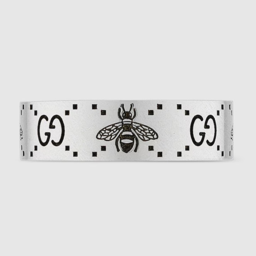 Gucci GG and bee engraved ring